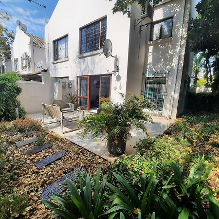Villa In The Village 约翰内斯堡 外观 照片